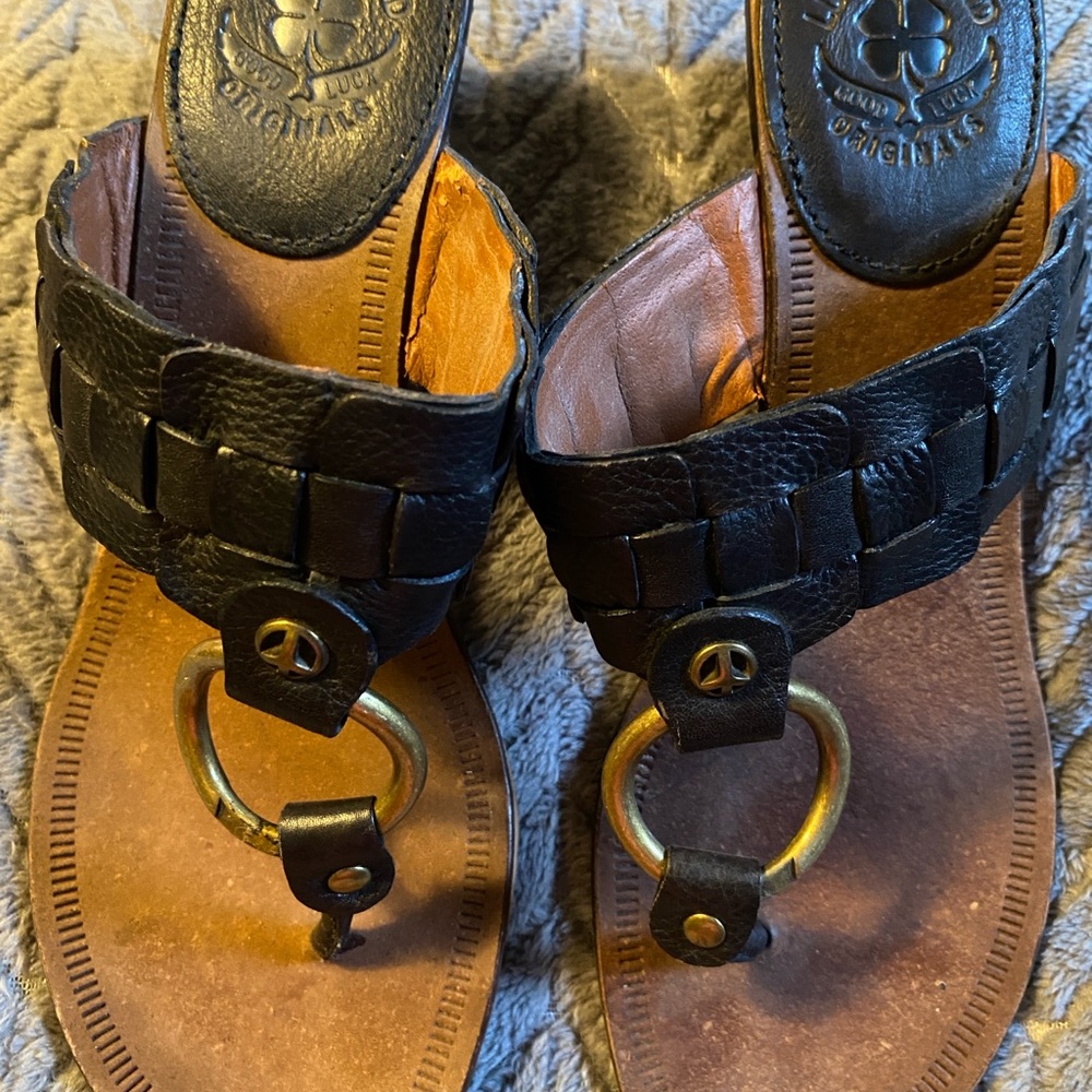 Lucky Brand Black Leather Sandals with Gold Peace Sign Accents size 7